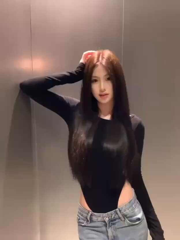 上海 🏠黄浦区家五外万 
小熙175-C-48kg-23岁 小熙
•身高/ 175cm体重/48kg胸围/C
•职业/      医学院应届毕业生限时兼职  
皮肤牛奶白0毛孔  超长...