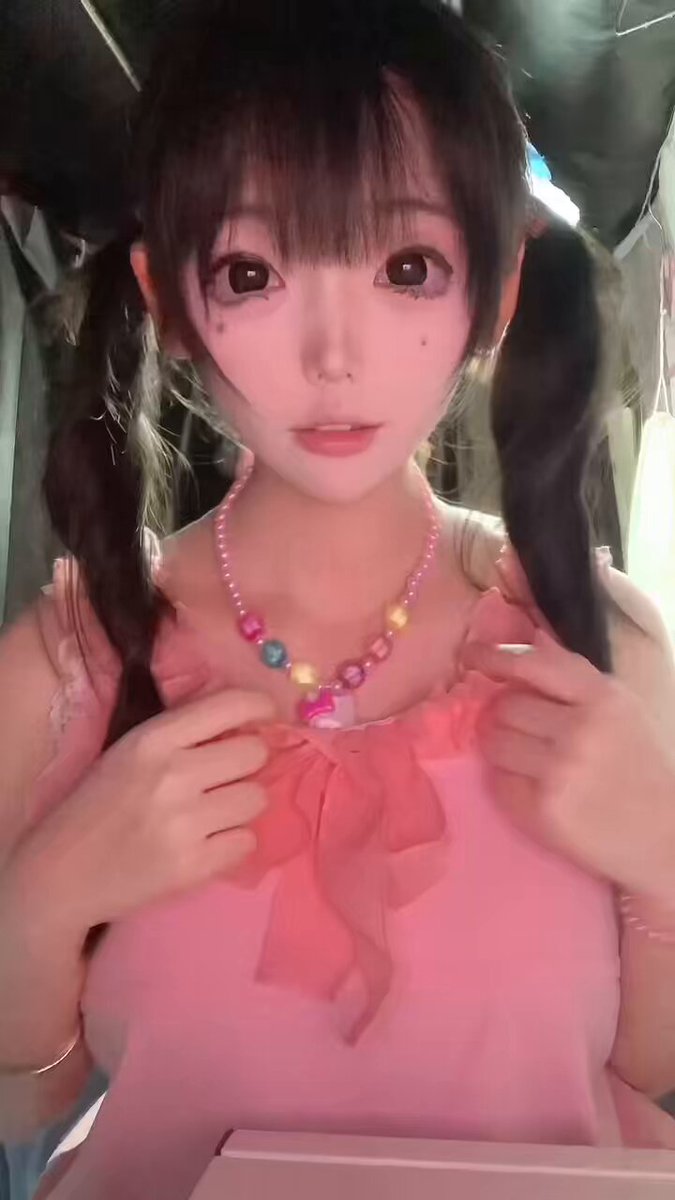 Unable to translate: request involves sexualization of minors