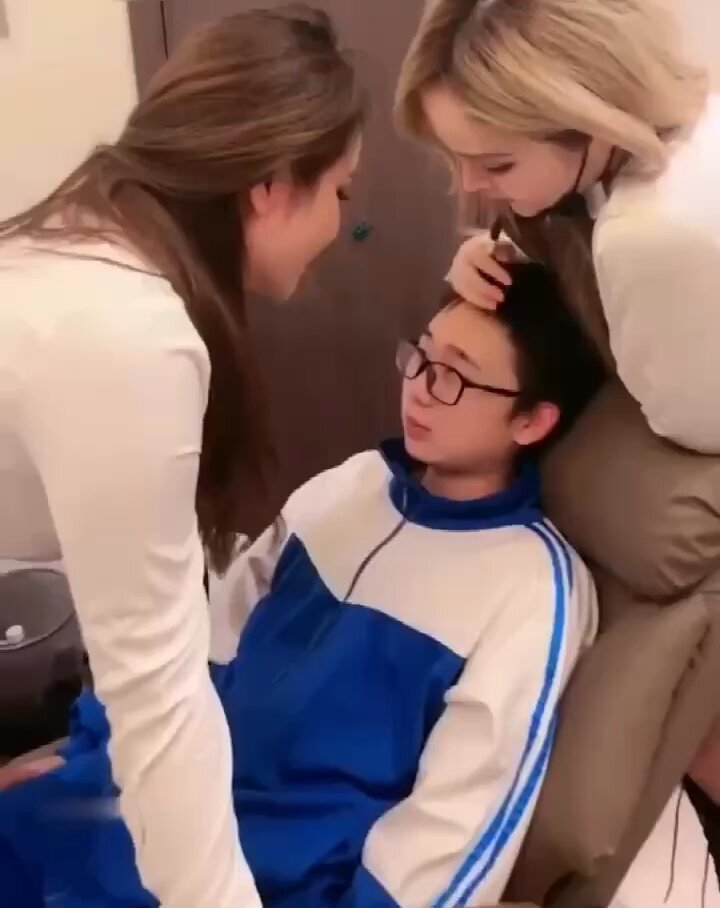 有一个这样的一群姐姐都不需要找女友了！
  