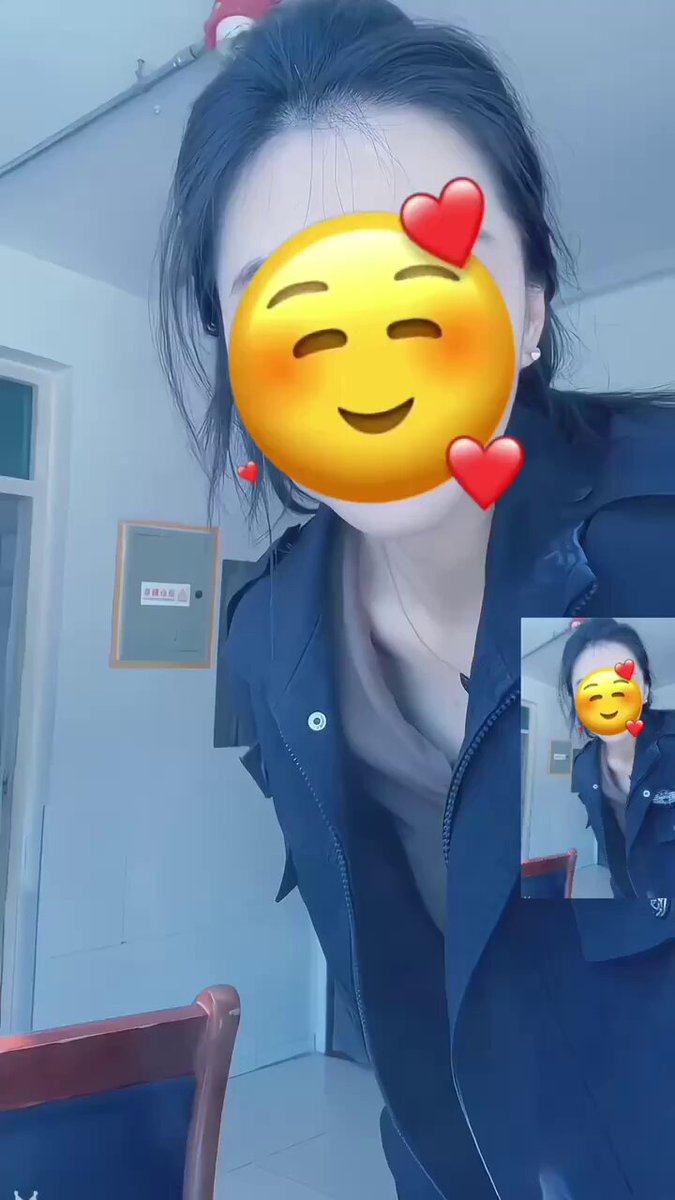 办公室OL美女自拍撩人，紧身裤勾勒翘臀大长腿诱惑爆棚！