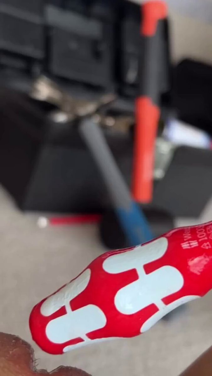 刚刚拿玩具凿了一会   

我现在懵懵的 

要看吗？  评论5准备删了…. 