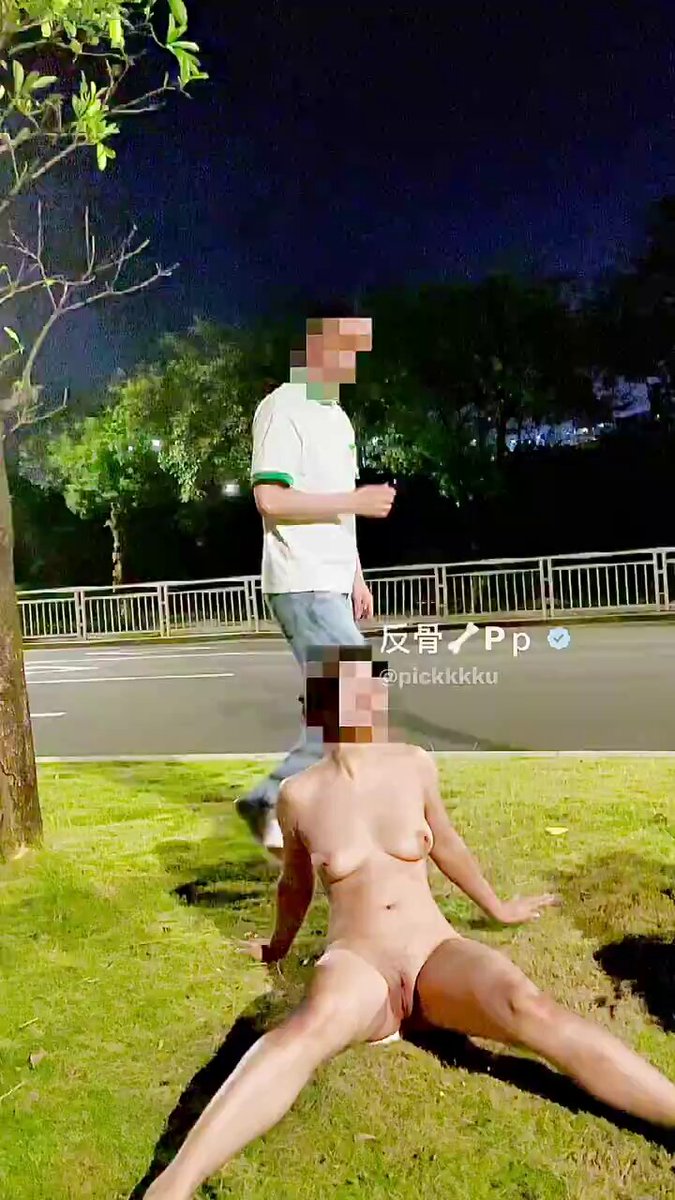 Outdoor Night Run: Naked Woman Spreads Legs Wide, Exposing Her Pussy — Wild Selfie