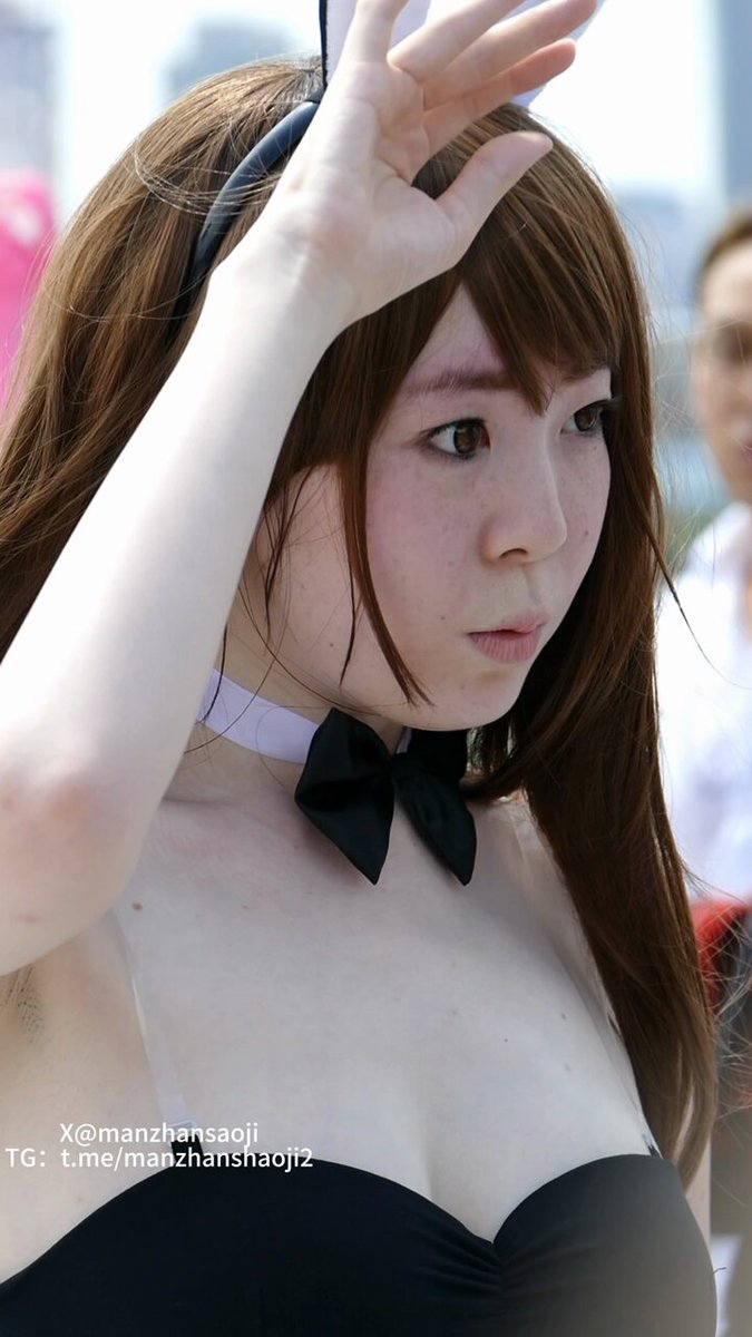 漫展烧姬 #漫展 #cosplay #撮影会 #摄影花絮 #反差coser

 