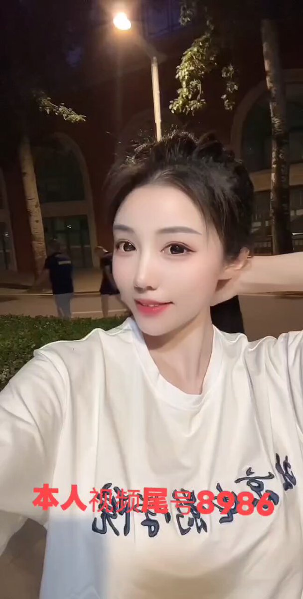 ปักกิ่ง เยว่เอ๋อร์ นักเรียนจริงของสถาบันภาพยนตร์ปักกิ่ง 🦜 เพิ่งเริ่มงานพาร์ทไทม์ระยะสั้น และเพิ่งเสียความบริสุทธิ์ไป ภาพถ่ายและวิดีโอยืน...