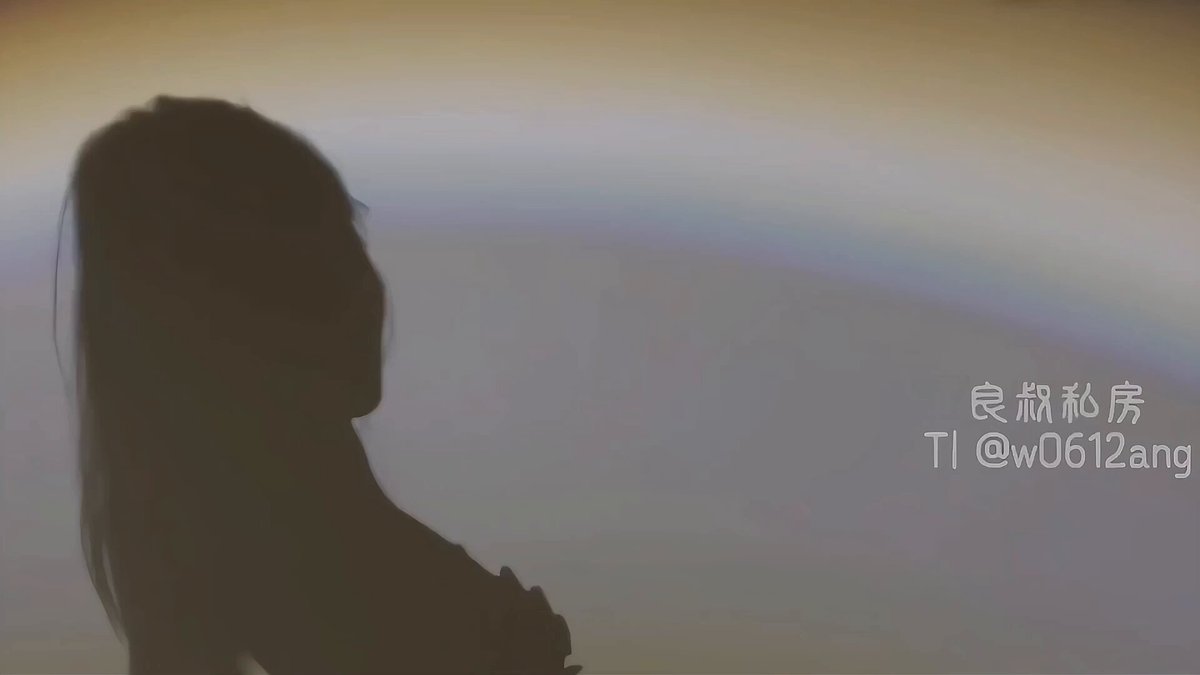 长发美女轮廓口交大屌 诱惑舔舐高潮