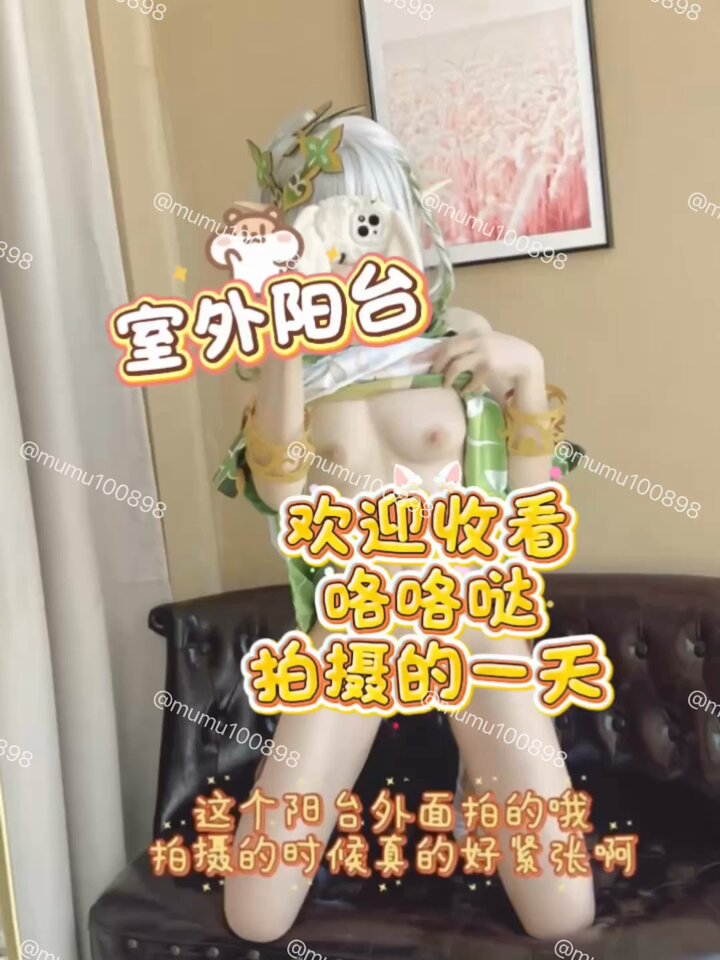 Silver-haired elf girl full-nude selfie! Exposed breasts and genitals, explicit cosplay temptation