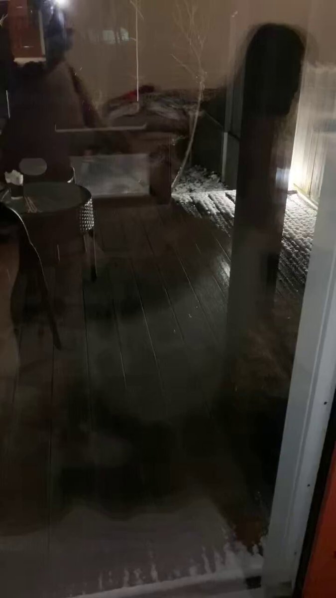 窗外偷窥神秘黑丝美女狂野自慰高潮喷水！