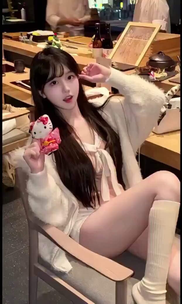 你眼中的高冷女神，在我胯下叫我爸爸，这波你怎么说 