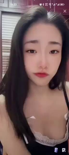 表弟一直盯着这直播，然后流口水，我感觉不对劲 