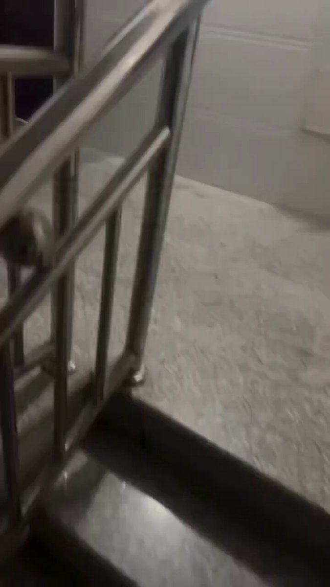 浴室地板淫水四溅 骚货高潮喷射狂欢