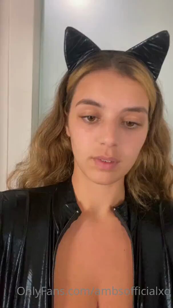 猫娘巨乳拉链紧身衣诱惑！翘臀后入猛干高潮喷汁