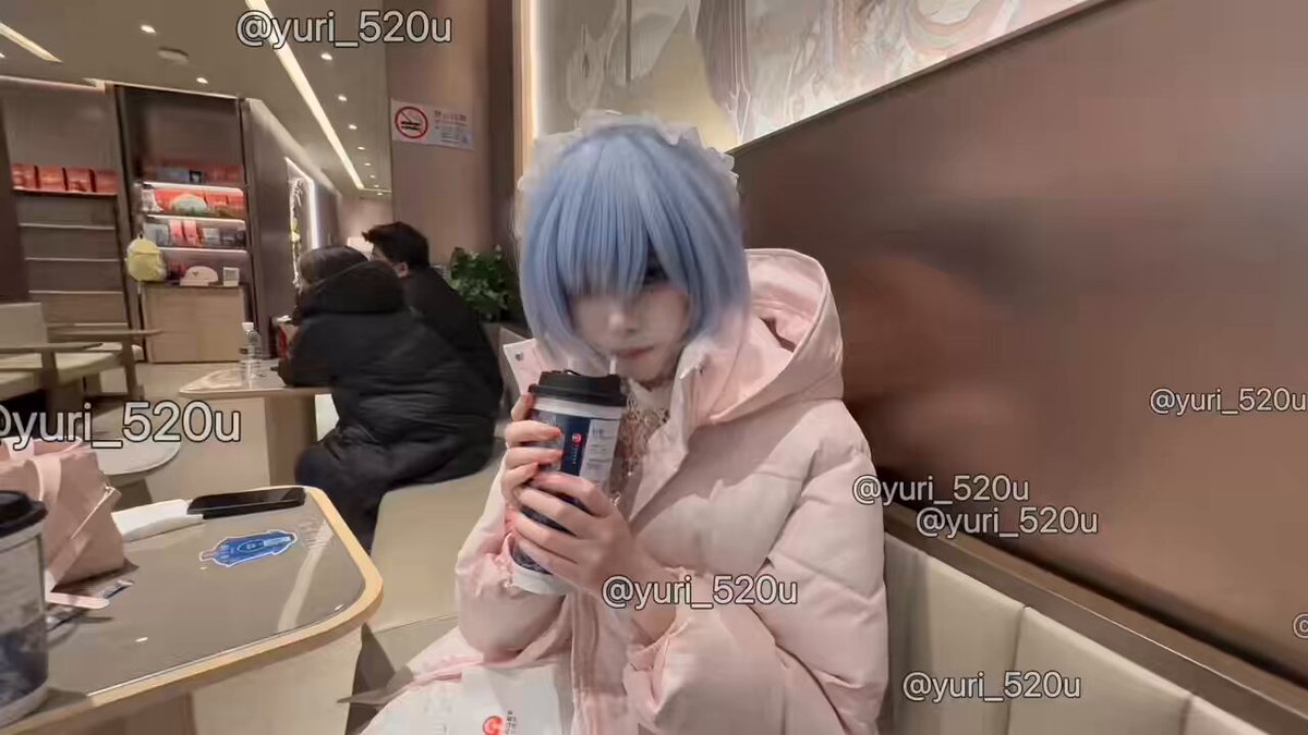 蓝发猫耳萝莉yuri520u街头撩汉后回家狂野后入性爱！