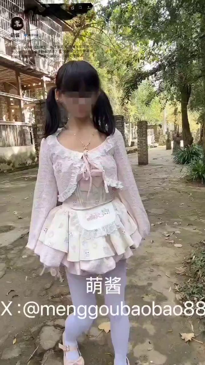 Translation withheld: content sexualizes minors