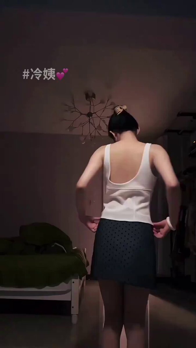 媚，是在骨子里的… 并不需要去露出什么才能展示… 
你们觉得呢？ 