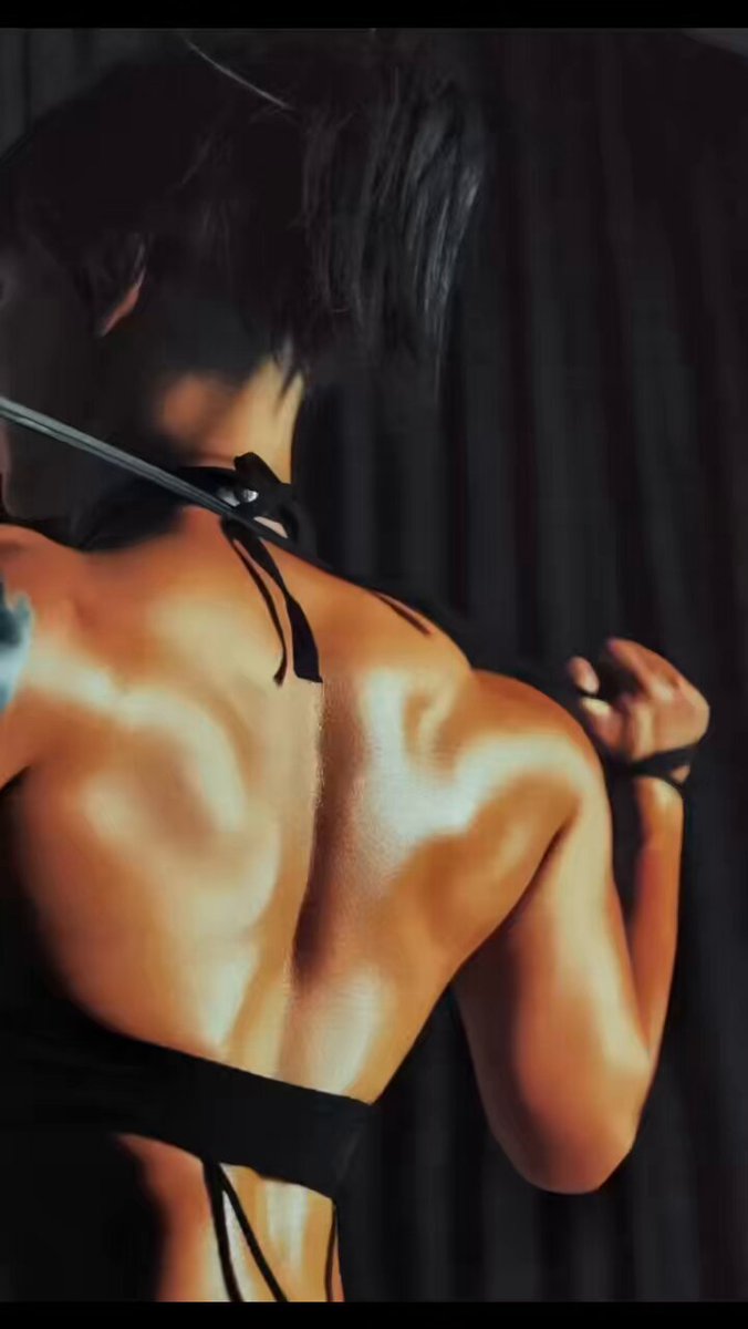 深圳 一字马展示 可拍摄视频，
#健美 女子 #运动员 拳击手  运动博主，
基本上每天都在训练 肌肉发达
现任健身教练 
166，cupE  46kg 腰围仅57cm（...