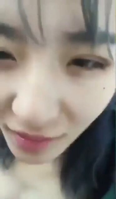 反差貌美语文老师，办公室露出和男老师激情闹骚不满足 下课了还把帅气男同学留下带到办公室单独辅导。
完整视频在👇👇 