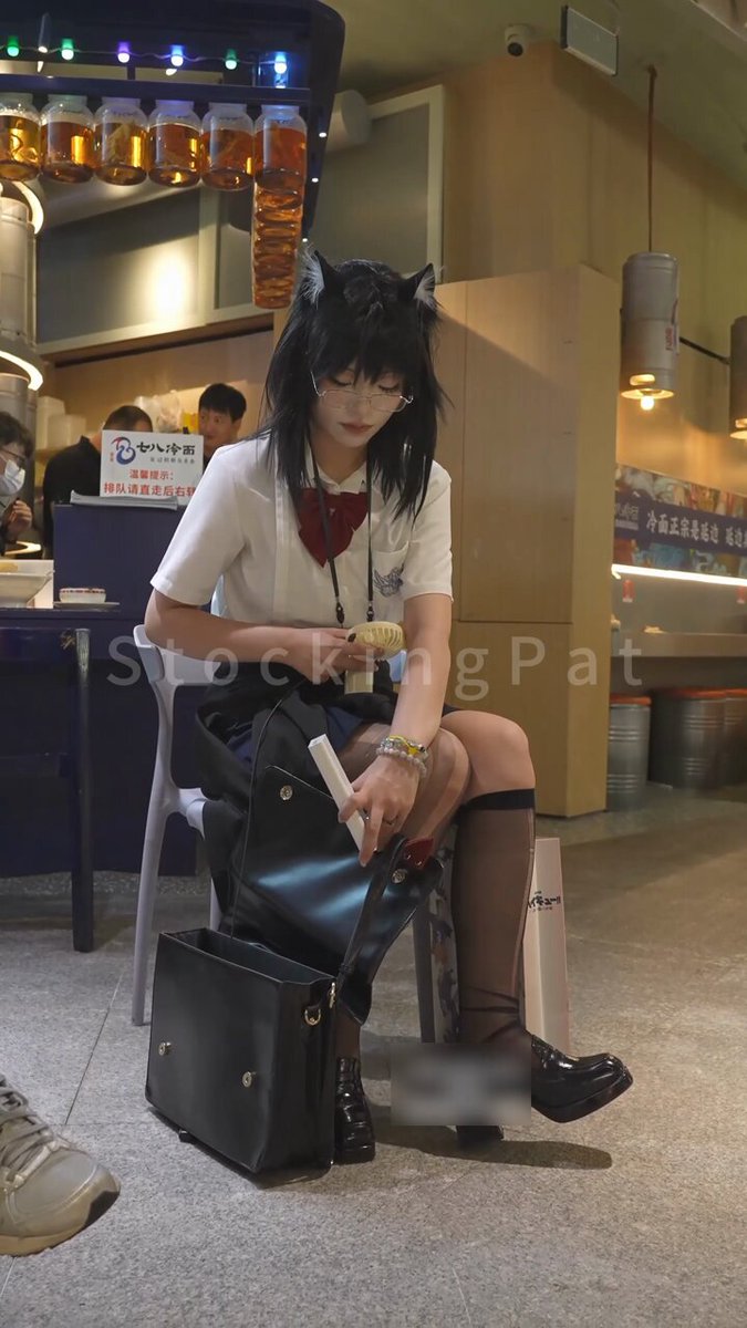 猫耳女仆JK丝袜翘臀！商场厕所直击内裤走光