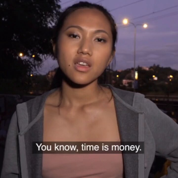 街头诱惑！亚洲辣妹露屁股野外快速做爱