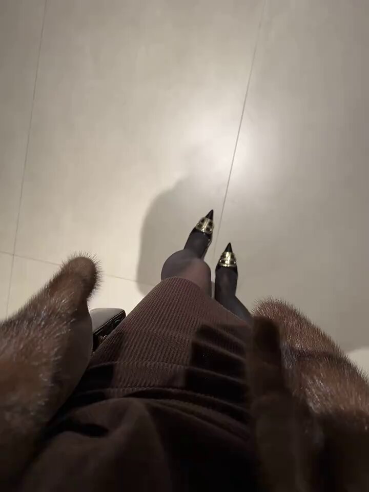 今天这空气怎么开始变甜了
原来是周五到了
😊 