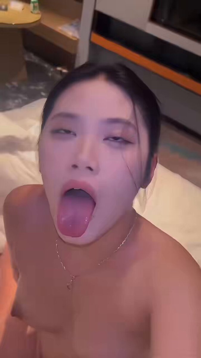 Diese Schwestern sind unglaublich sexy... aber im echten Leben wirken sie total authentisch! Der Kontrast ist enorm 😰 Diese Gesichtsausd...