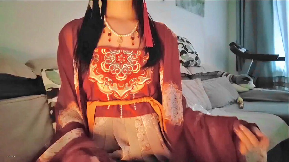 漢服美女が胸を露出して自ら触る、豊満な爆乳誘惑プレイ！