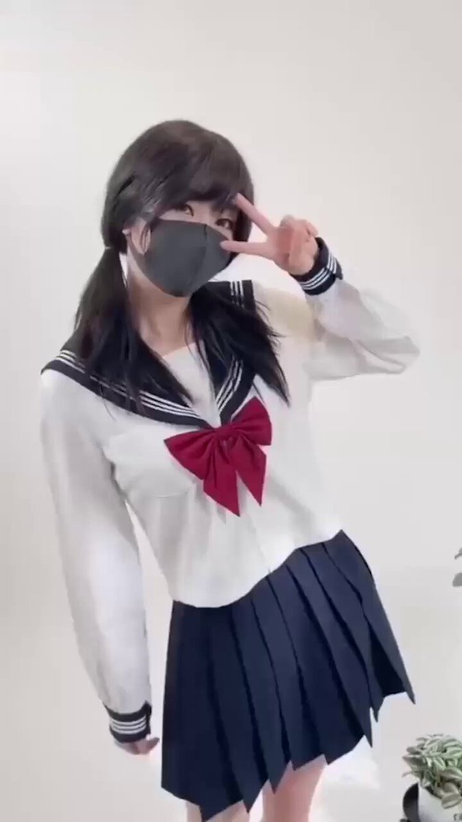 可爱女生脱衣露乳自摸诱惑秀