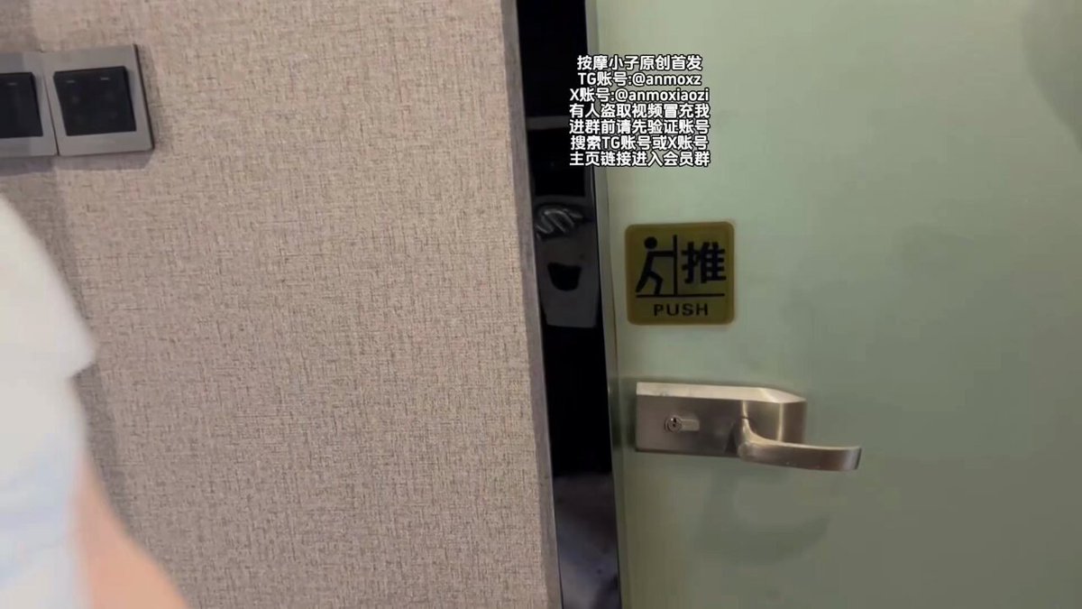 Hotel Young Babe Lying on Bed with Raised Hips, Naked Massage, Climax with Squirting, Foot Sole Licking