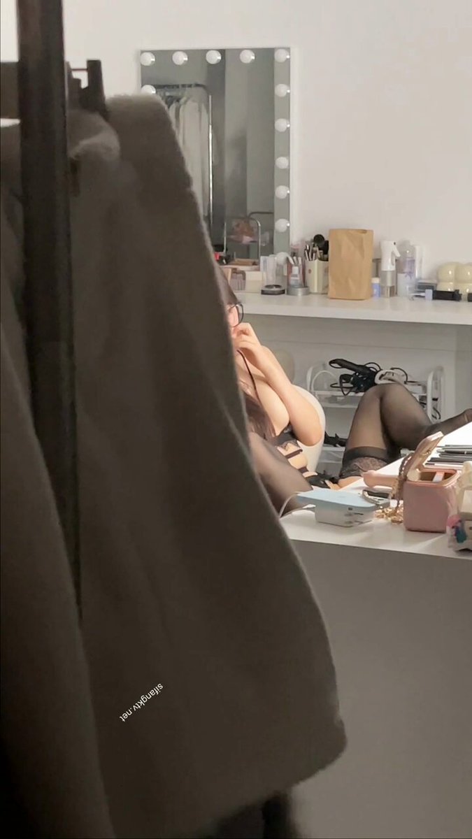 Fani przyłapali go na masturbacji w szatni! (Jeśli chcesz zobaczyć, co będzie dalej, polub, obserwuj i zasubskrybuj kanał!) 