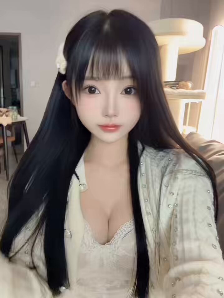 Black-haired blunt-bangs girl deep-V revealing breasts selfie! Busty boobs shaking, ultra seductive