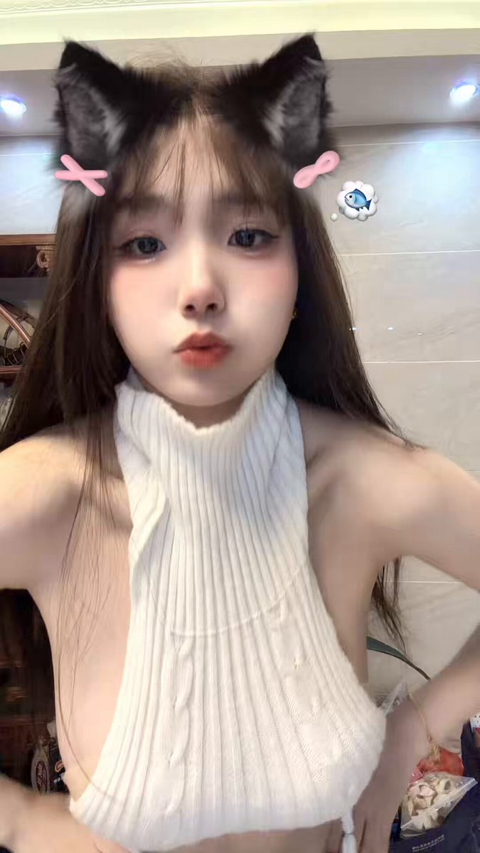 Cat-eared girl in a white sweater exposes her breasts! Big boobs bouncing, super seductive