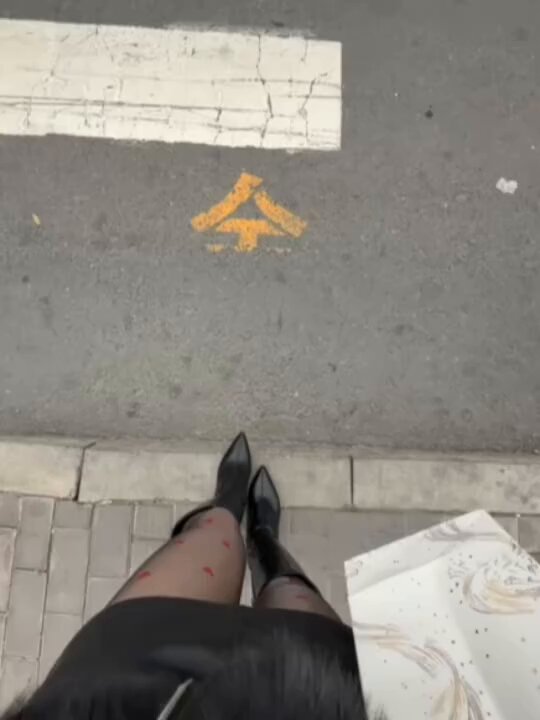 上午好呀宝子们
沉闷的行情虽然无聊
但是也可以聊聊天摸摸鱼的
不用精神紧绷挺好的 