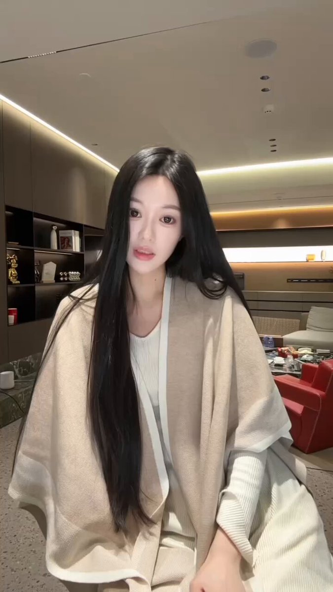 #上海 
顶美艺考生
•    无风尘气，女友感
•    谈吐气质一流 皮肤雪白
• Height身高/177cm
•𝐖𝐞𝐢𝐠𝐡𝐭体重/90
•𝐁𝐮𝐬𝐭胸围/D
• Age/年龄 05

🐧：28715...