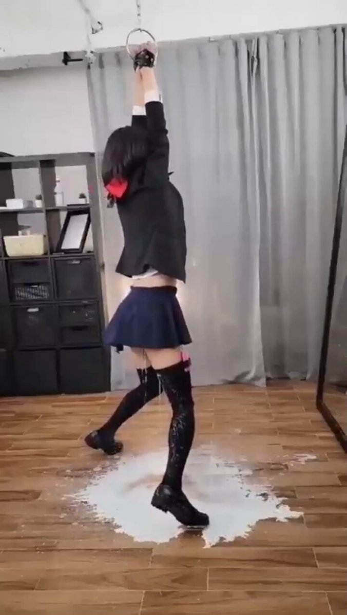 Adult Beautiful Girl in Ring Bondage! Ultra-short Skirt and Black Stockings, Wild Hip Movements