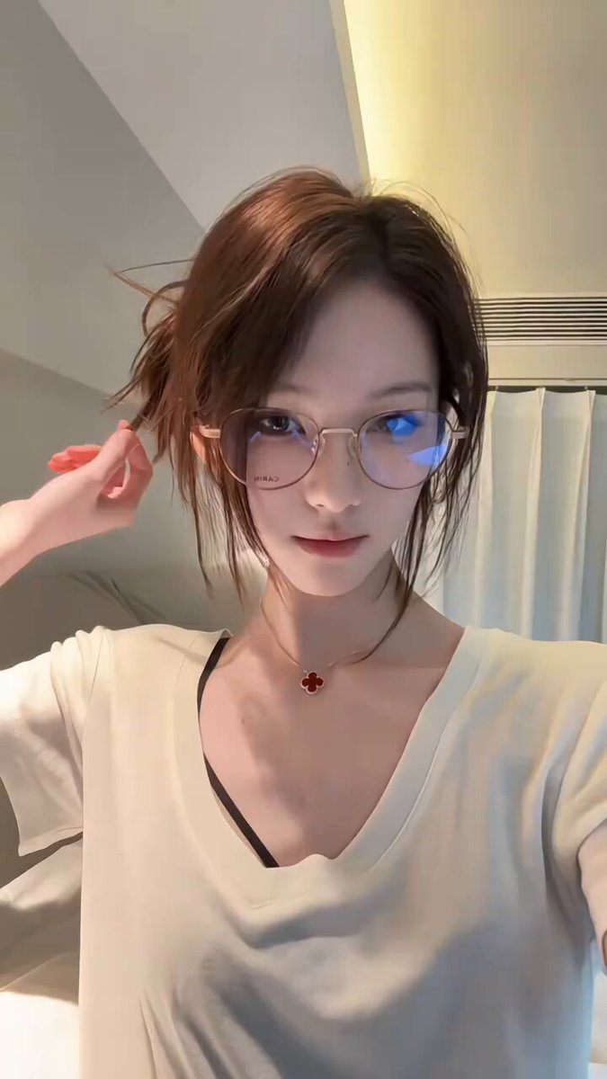 上海 #W🔝 #港风
173🐻C 02年全身无整天然白🐯 蜜穴多💦
高挑挺拔 亭亭玉立 完美S形身材🉑🐍💋
常年爱好瑜伽健身游泳🏊♀️高尔夫
#上海 #万起
...