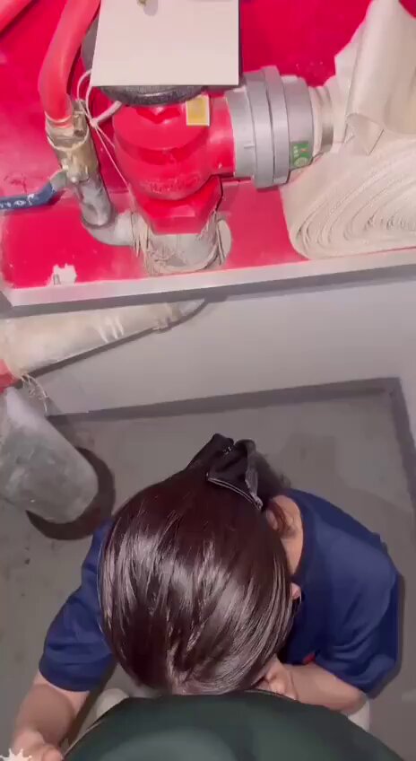 总是有粉丝宝宝不相信我,现实中怎么可能有这么骚的消防员,今天特意认证一下…
好几天不见面,兵哥哥都受不了了,特意来到单位的楼梯间见面,时间...