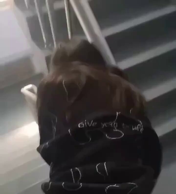 楼道全程记录实况！！

赶紧看  马上删了......            

点赞 留言13全部有份！ 