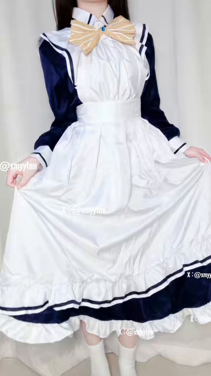 Maid Outfit Lifts Skirt to Expose Pussy! White-Stocking Legs & Bare Genital Temptation