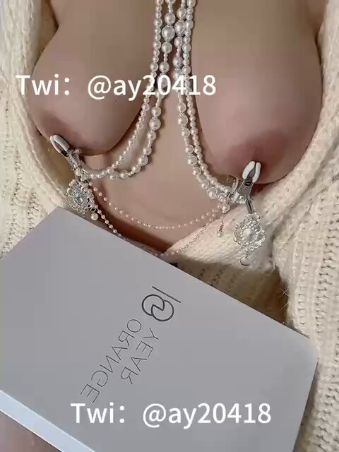 ay20418: Pearl-chain nipple clamp on big breasts and a giant fleshlight, vigorously thrusting into a pink, wet pussy!