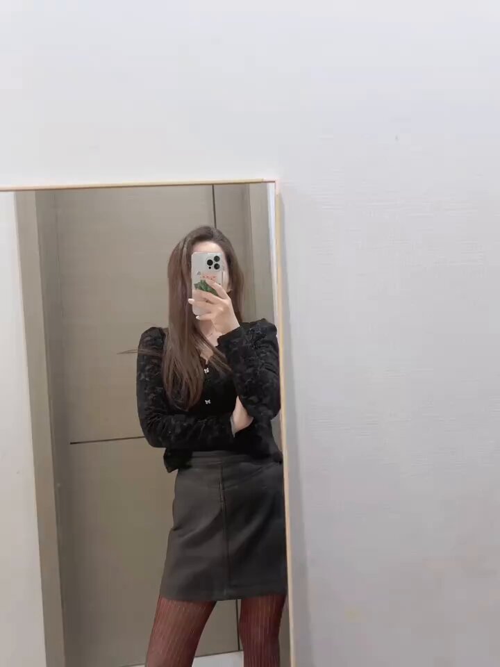 Estamos aqui para ganhar dinheiro, não para discutir e criar inimizades. Detesto formar panelinhas e círculos fechados. Odeio esse tipo d...