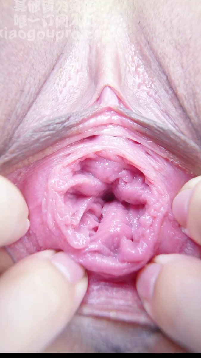 极致特写！手指猛扒熟女粉嫩骚穴大开内壁尽露