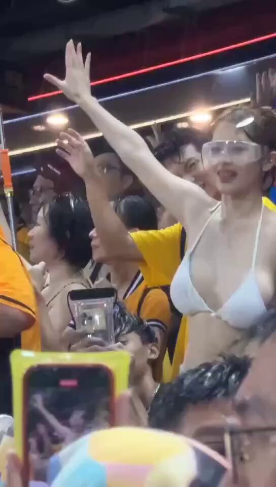 Swimsuit Babe Water Party Frenzy! Busty in White Bikini Shakes, Sprays and Climaxes