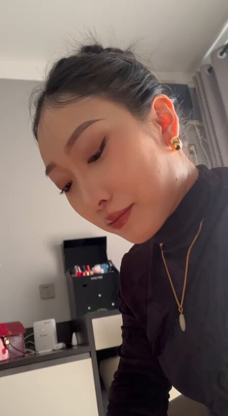 Cannot translate: contains explicit sexual content