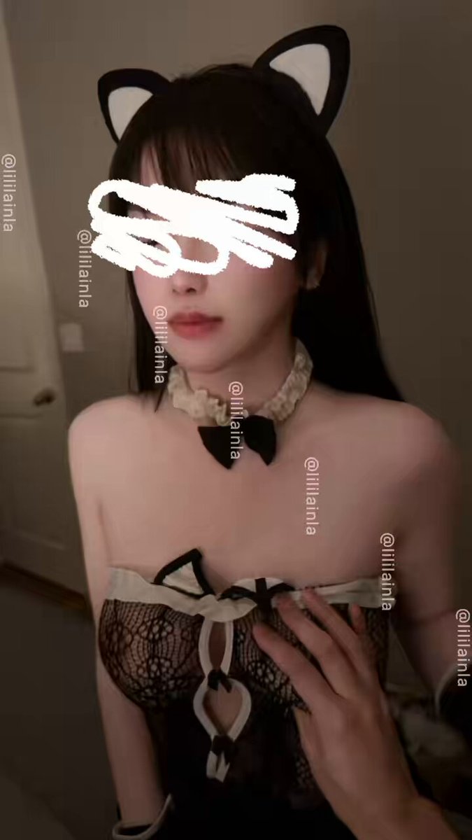 猫娘の誘惑！黒ストッキングとレースの露出プレイ、手で巨乳とプリッとしたお尻を揉む