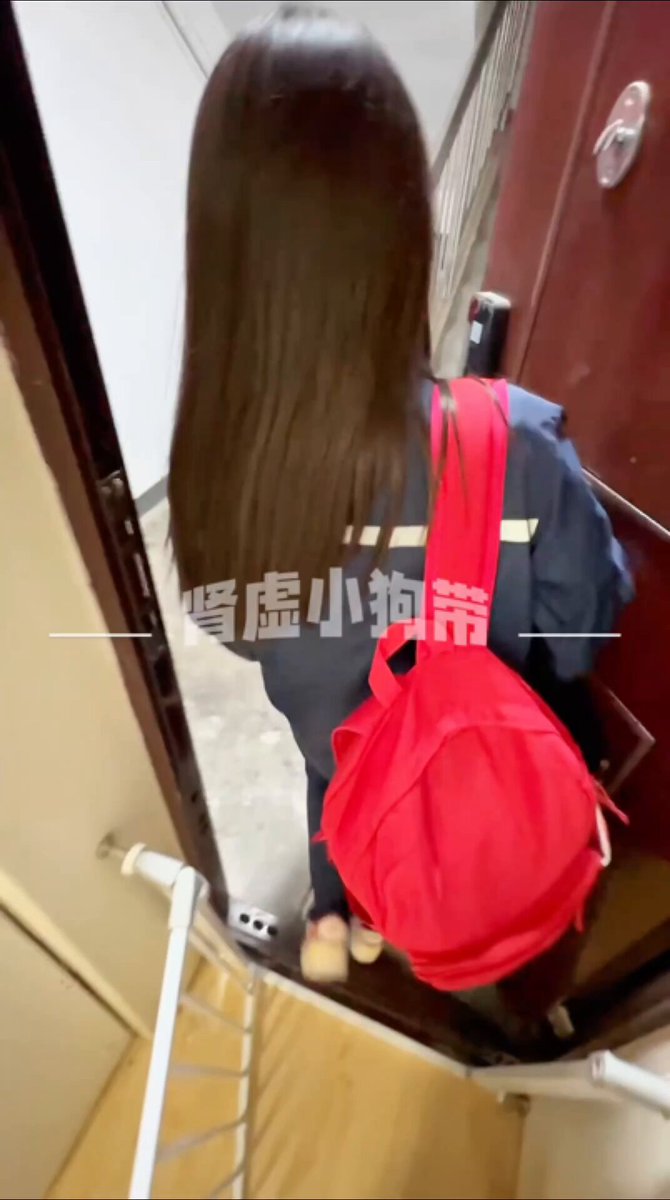 กลับมาอีกแล้ว! สุดสัปดาห์แล้ว ฉันก็เพิ่งทำการบ้านเสร็จก็มาถึงทันทีเลย ถ่ายรูปสวยๆ ของฉันมาให้ดูหน่อยสิ ฉันยังเด็กและสวยมาก! 