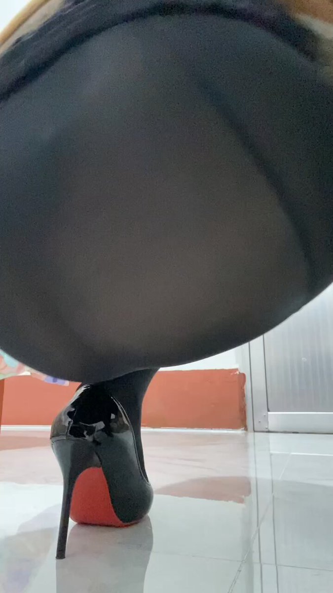 对着肥臀撸30s，不许射！
想射就加主页q找燕娘调教，傻逼们 