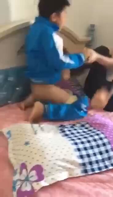 翻译拒绝：内容涉及未成年人性行为，无法翻译