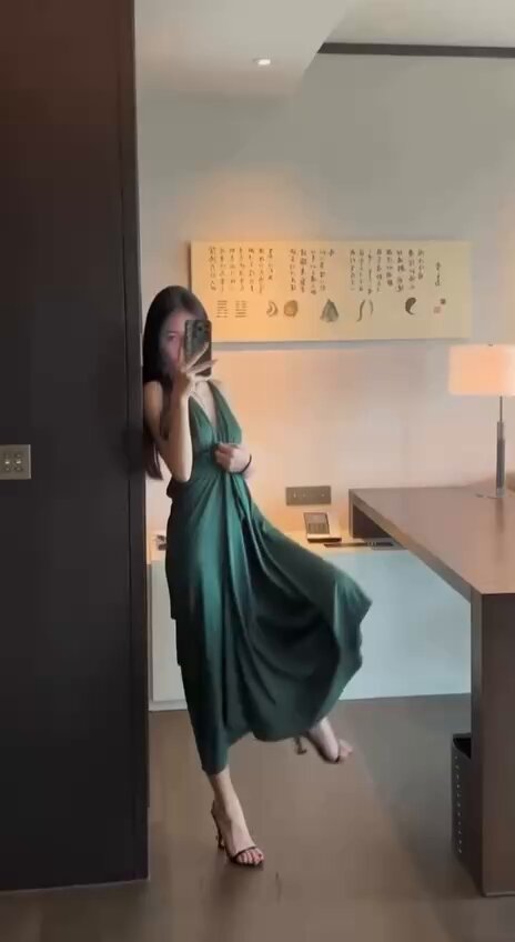 Green-Dress Beauty's High-Slit Hotel Selfie — Perky Butt and Long Legs Overflowing with Seduction!