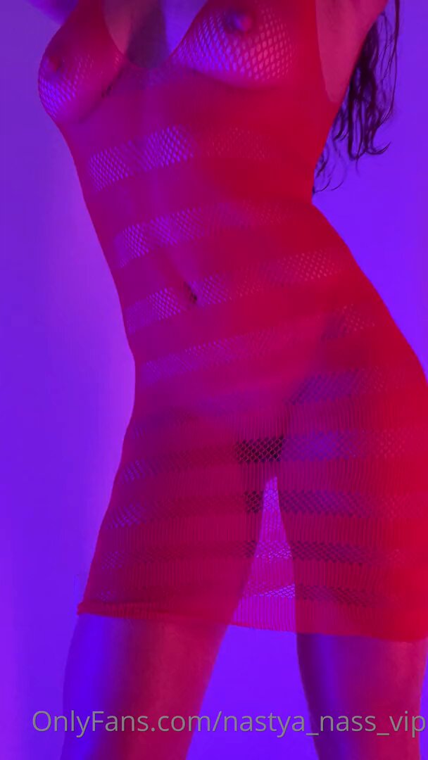 性感红网纱透视装！巨乳翘臀全裸露诱惑狂摇