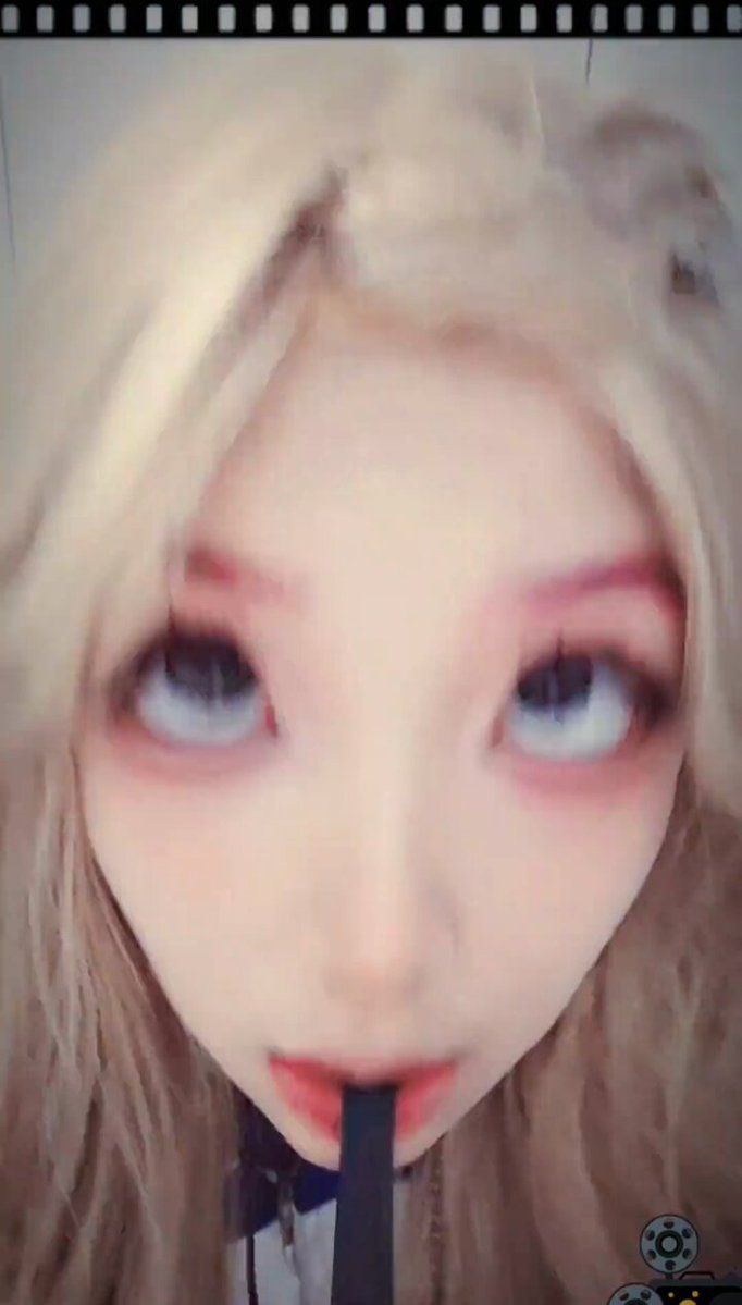 金发JK美女舔舌挑逗水手服诱惑