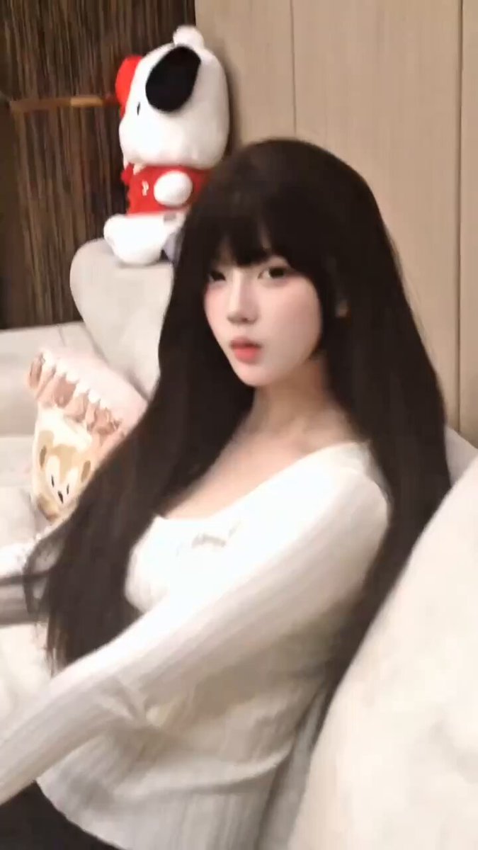 #深圳🦜 
大三元气兼职学生 甜美学生
•04年 高168 真🐻C 93斤
•日系女友 雪白无纹身 精致粉嫩 
•漫画身体 白🐯一线天 馒头B
美术生擅长画画 爱好音...